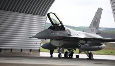 The first three F-16 aircraft procured from Norway landed at Cmpia Turzii