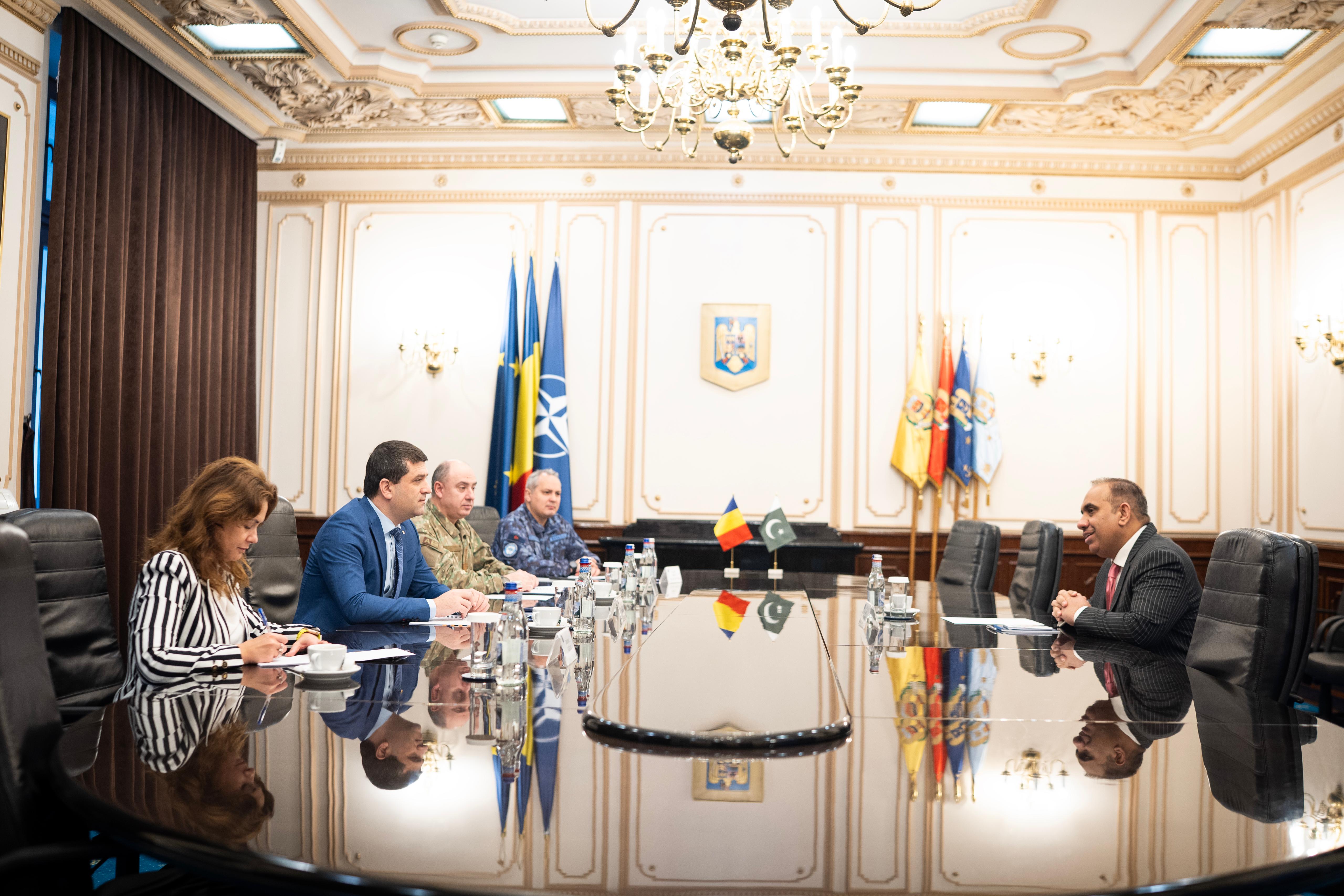 Defence Minister’s meeting with the new Ambassador of the Islamic Republic of Pakistan to Romania