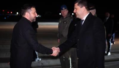 Minister of National Defence, Radu Miruță, and the President of Ukraine, Volodymyr Zelensky, at the 86th Air Base, in Borcea